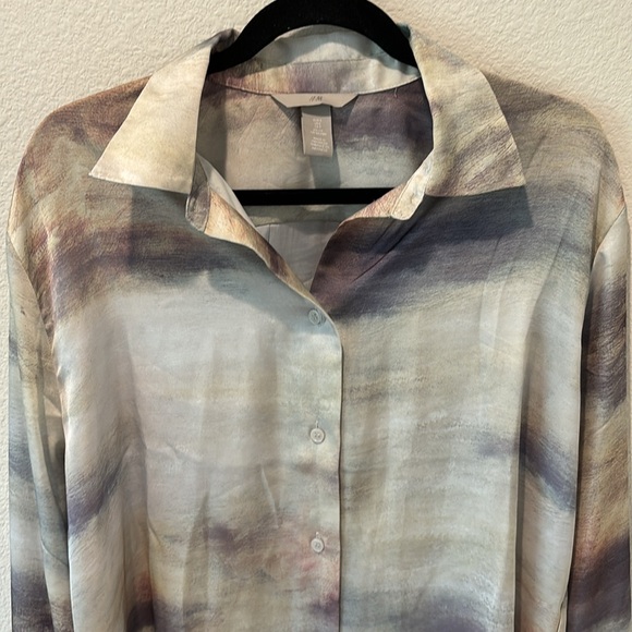 H&M Sheen Oversized Button Front Shirt - Picture 3 of 6